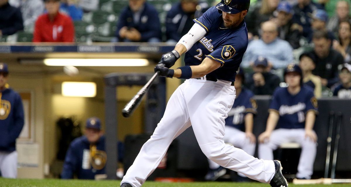 Travis Shaw at-bat for the Milwaukee Brewers.