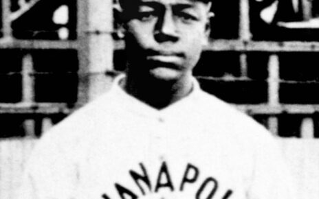 Ben Taylor in a team photo for the 1915 Indianapolis ABCs.
