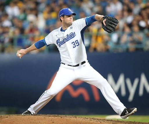 Mike Loree on the mound for the Fubon Guardians