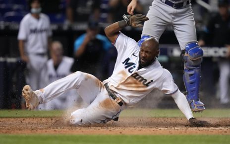 Starling Marte scores on a wild pitch.